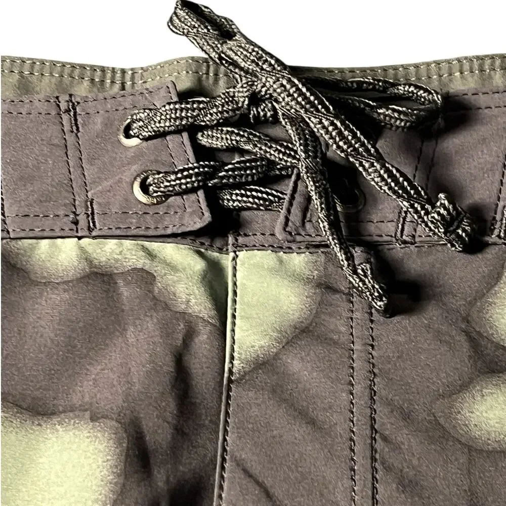 NWT Patagonia Mens Hydropeak Boardshorts 18